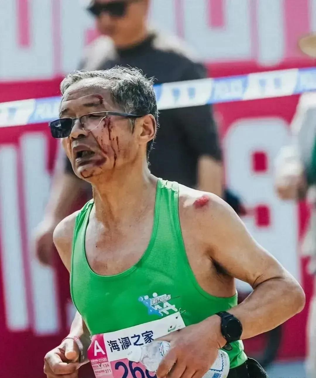 马拉松赛场再起风云：江南风暴队失利荆楚烈马队，赛场气氛火爆外援联手发威的简单介绍