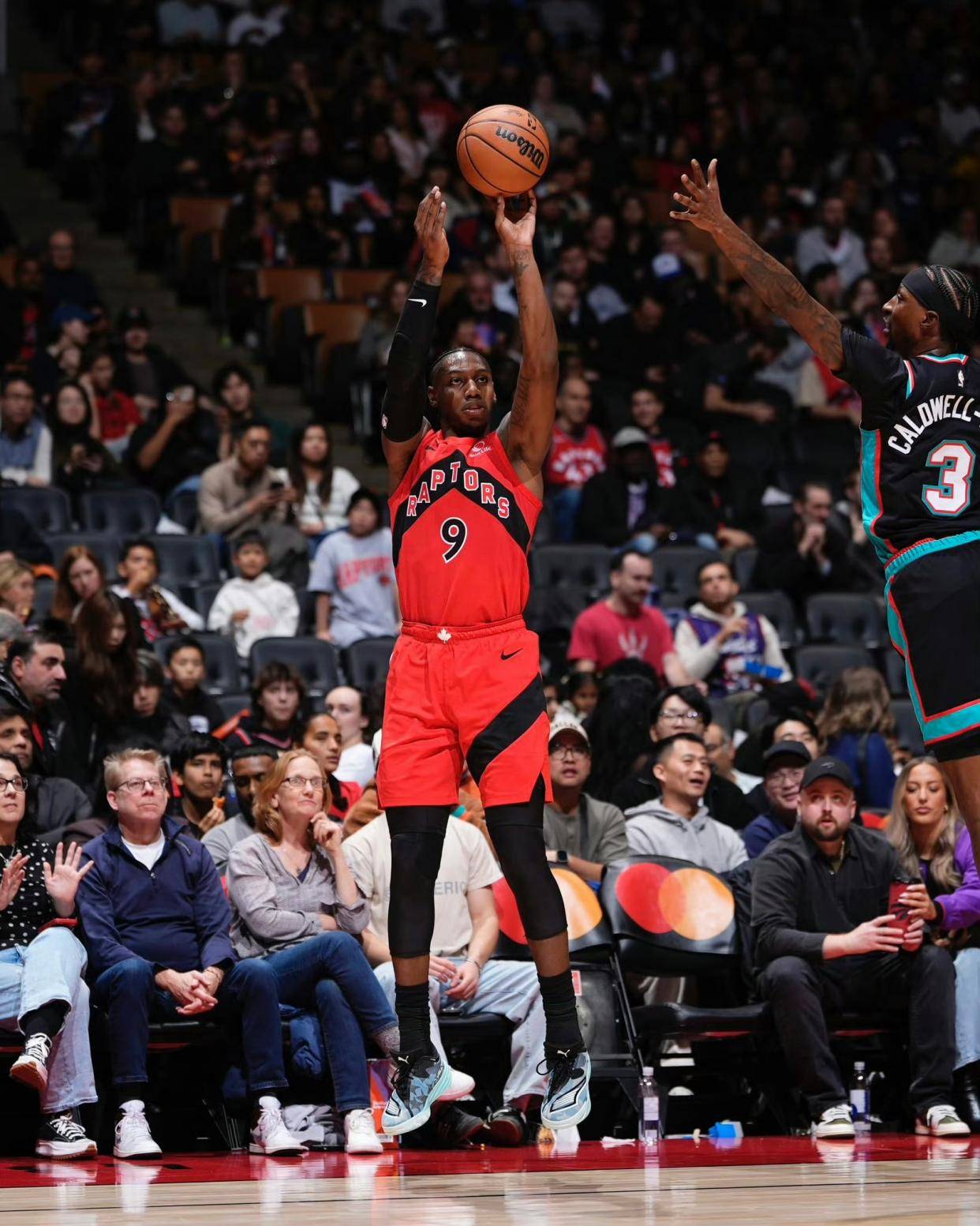 CBA常规赛今夜再迎强敌，多伦多猛龙外线爆发，主帅态度：震撼外界，身体对抗强度拉满的简单介绍