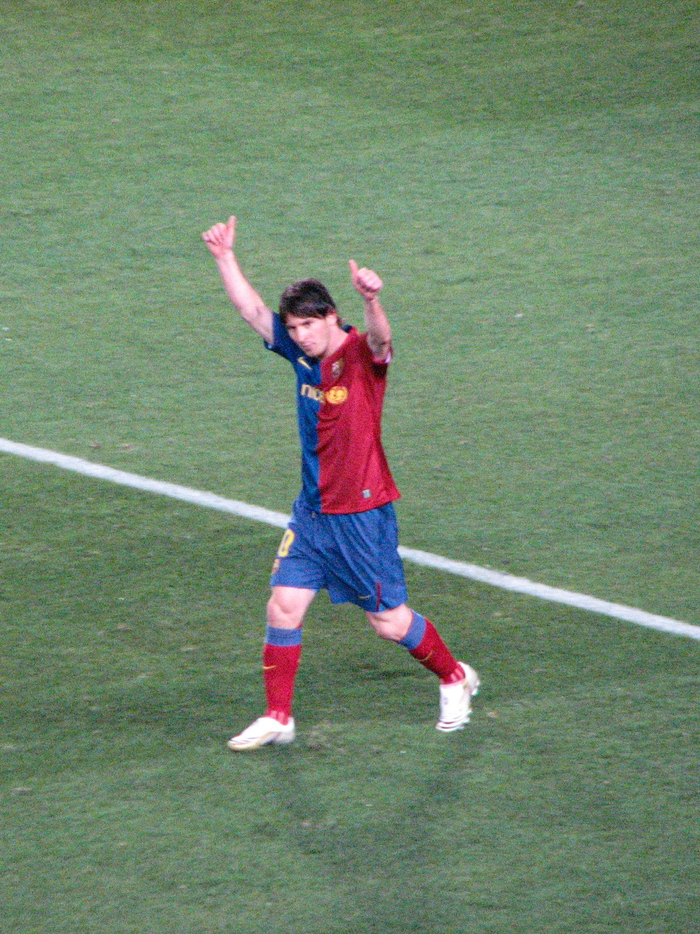 梅西迎来十赛季高光表现，加拿大队球迷沸腾！的简单介绍