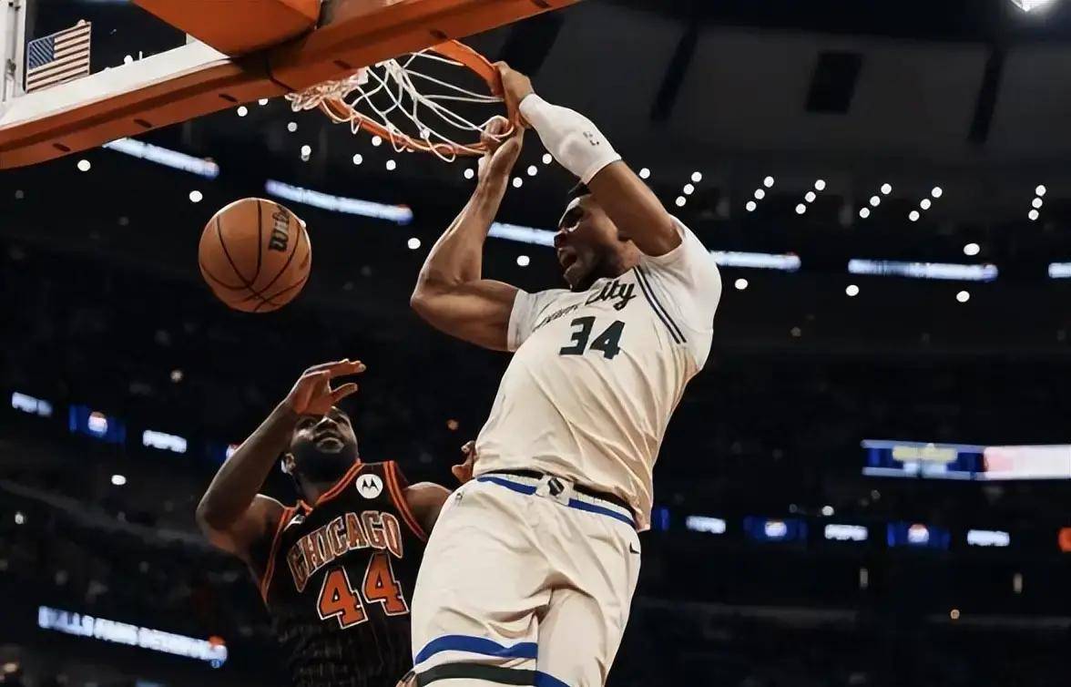 字母哥回归赛场，连败首场状态亮眼，公牛观众沸腾！的简单介绍